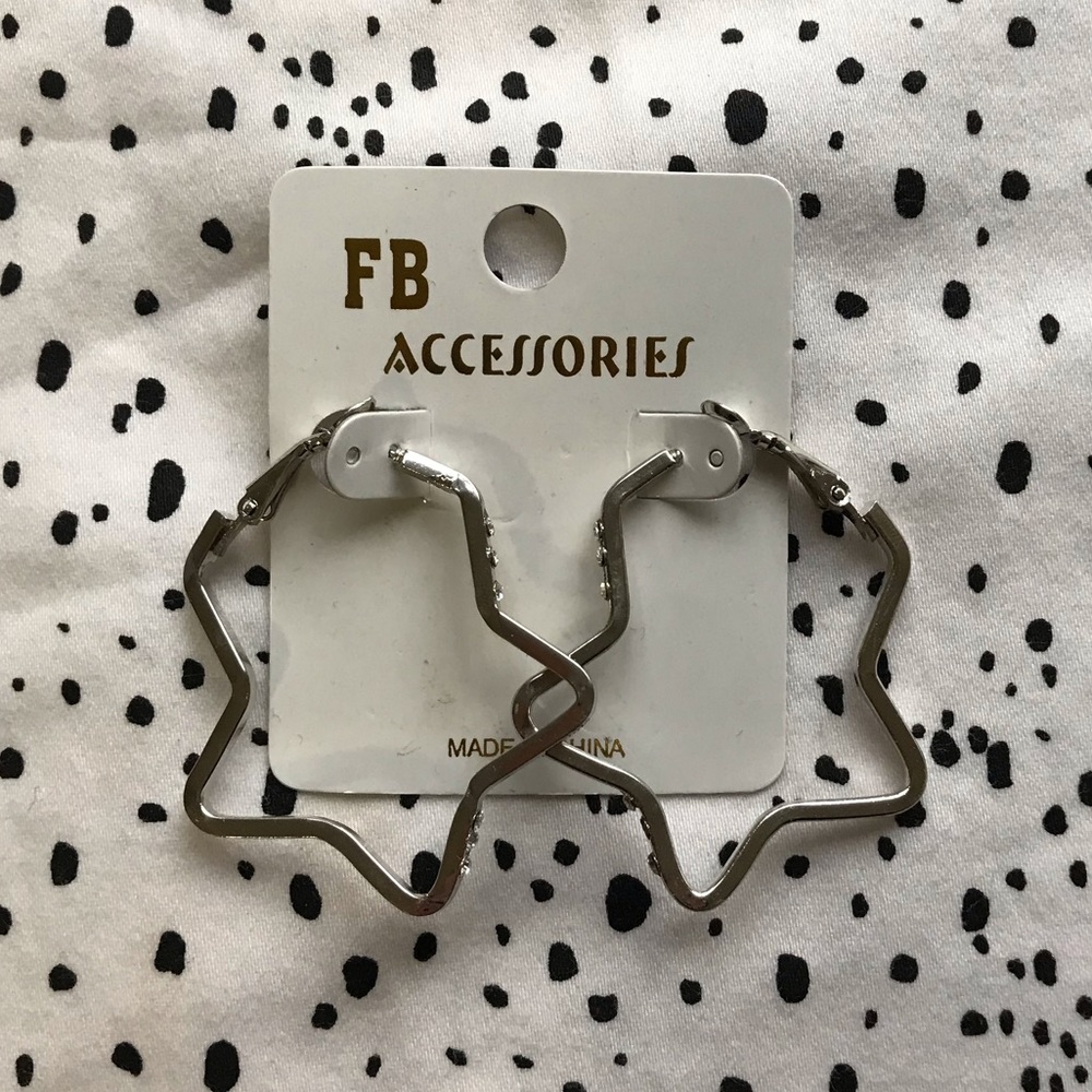 super cute silver star earrings